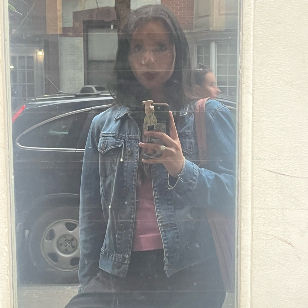 Meet your Posher, Lesly